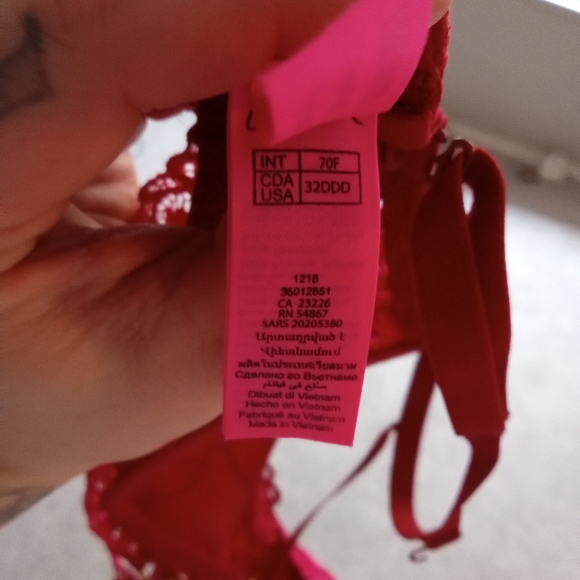 Victoria secret push up bra 32DDD - Picture 3 of 3